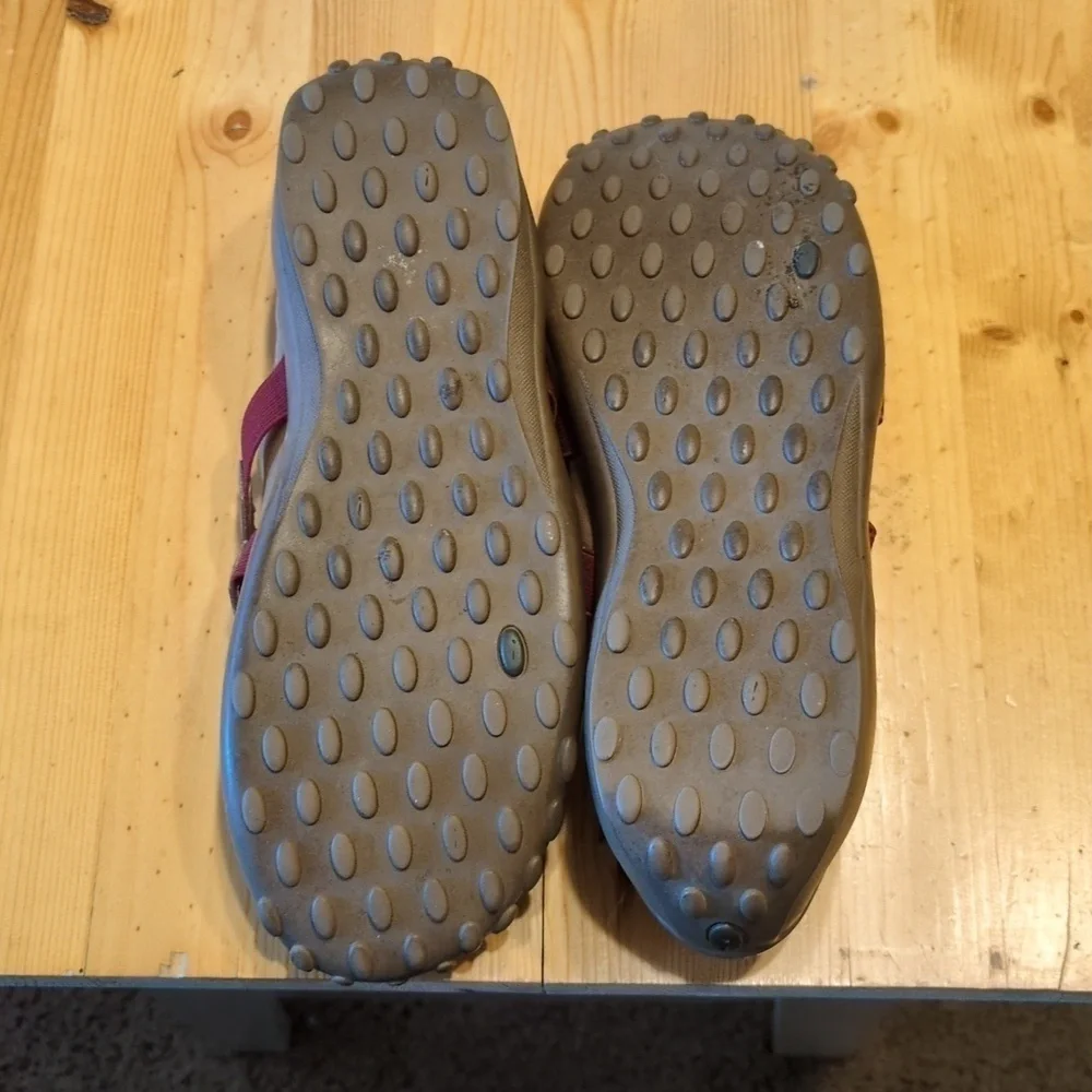 Clarks Pr!vo: The Ultimate Comfort and Style for Your Feet!